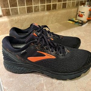 Men’s Brooks Ghost GoreTex sneakers Size 12